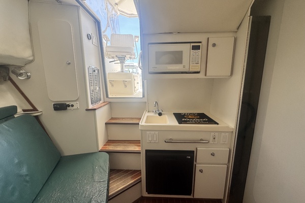 30ft Pursuit Yacht For Sale