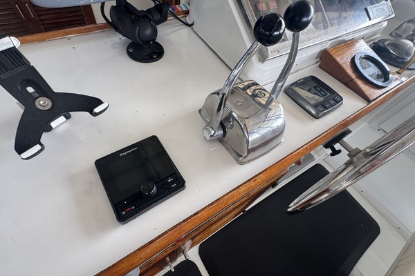 Delta Bliues 48ft Jefferson Yacht For Sale