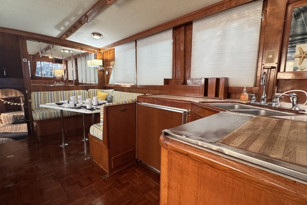 Delta Bliues 48ft Jefferson Yacht For Sale