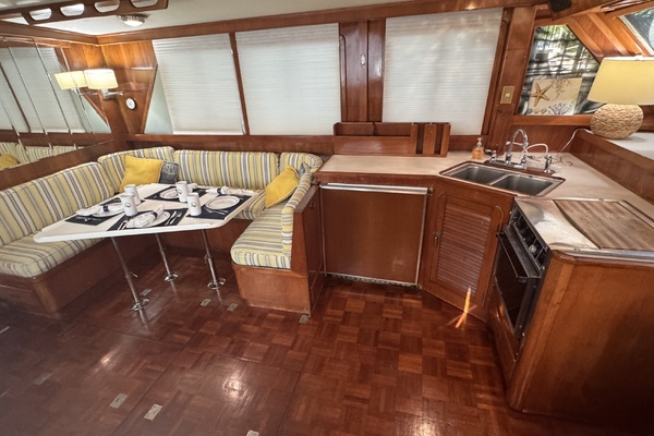 Delta Bliues 48ft Jefferson Yacht For Sale