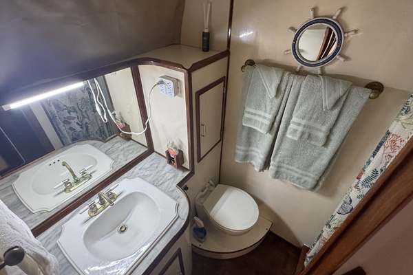 Delta Bliues 48ft Jefferson Yacht For Sale