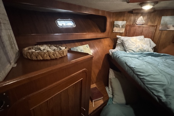 Delta Bliues 48ft Jefferson Yacht For Sale