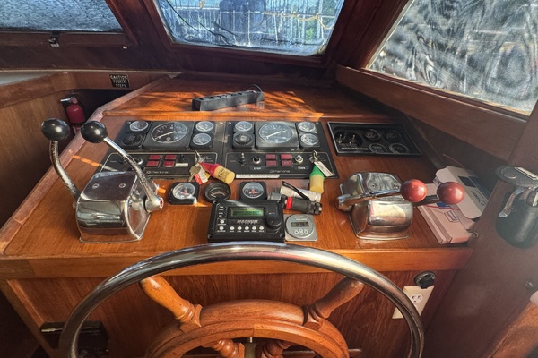 Delta Bliues 48ft Jefferson Yacht For Sale