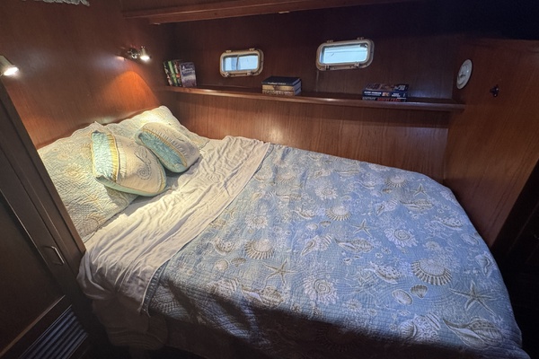 Delta Bliues 48ft Jefferson Yacht For Sale