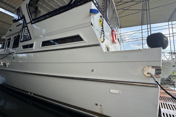 Delta Bliues 48ft Jefferson Yacht For Sale
