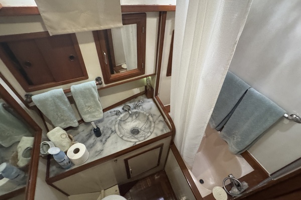 Delta Bliues 48ft Jefferson Yacht For Sale