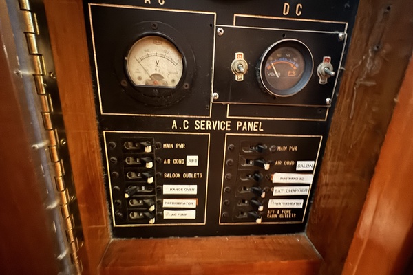 Delta Bliues 48ft Jefferson Yacht For Sale