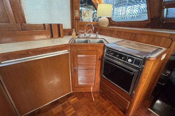 Delta Bliues 48ft Jefferson Yacht For Sale