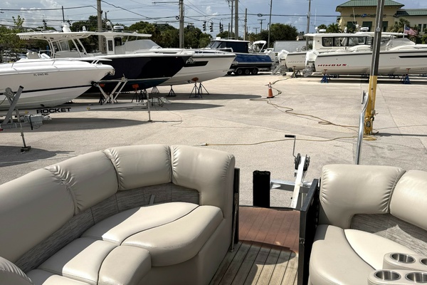 ONCE AGAIN 25ft Manitou Yacht For Sale