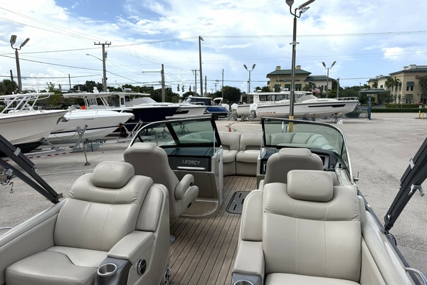 ONCE AGAIN 25ft Manitou Yacht For Sale