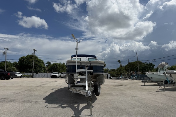 ONCE AGAIN 25ft Manitou Yacht For Sale