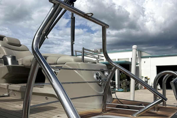 ONCE AGAIN 25ft Manitou Yacht For Sale