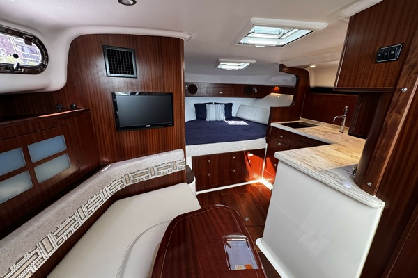 38ft Pursuit Yacht For Sale