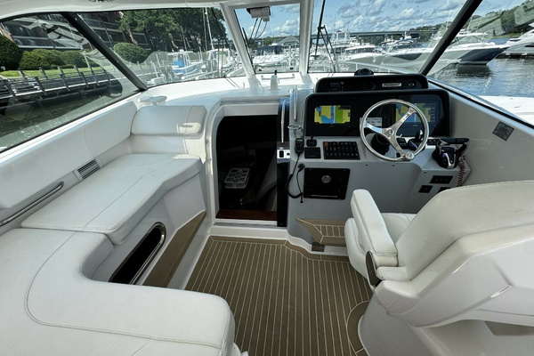 38ft Pursuit Yacht For Sale