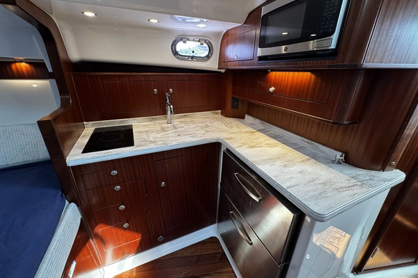 38ft Pursuit Yacht For Sale