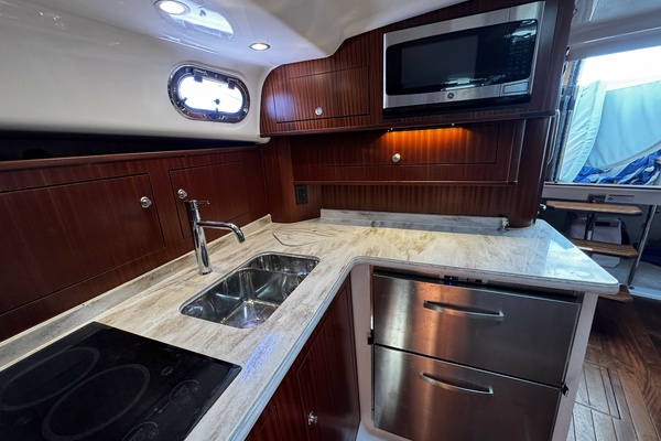 38ft Pursuit Yacht For Sale