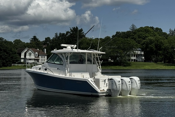 38ft Pursuit Yacht For Sale