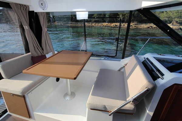30ft Jeanneau Yacht For Sale