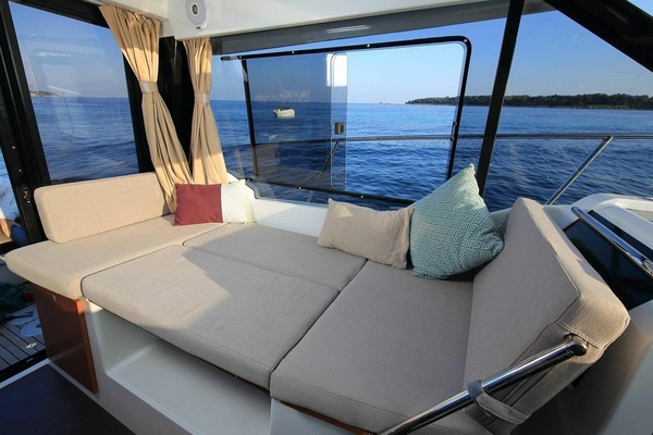 30ft Jeanneau Yacht For Sale