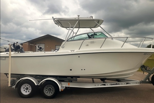 Photo of the 2001 Edgewater 255 Express