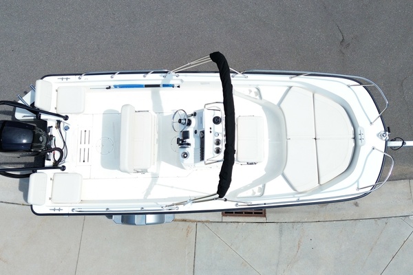 17ft Boston Whaler Yacht For Sale
