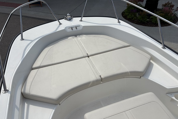 17ft Boston Whaler Yacht For Sale
