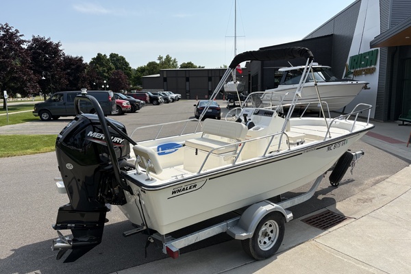 17ft Boston Whaler Yacht For Sale