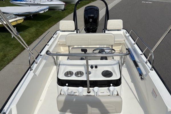 17ft Boston Whaler Yacht For Sale