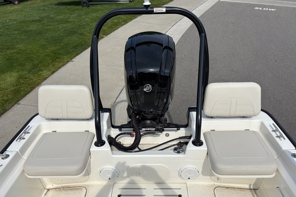 17ft Boston Whaler Yacht For Sale