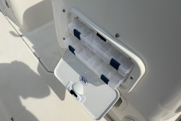 17ft Boston Whaler Yacht For Sale