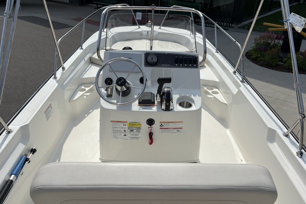 17ft Boston Whaler Yacht For Sale
