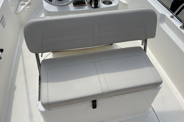 17ft Boston Whaler Yacht For Sale