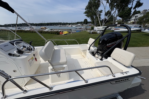 17ft Boston Whaler Yacht For Sale