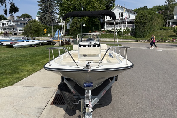 17ft Boston Whaler Yacht For Sale