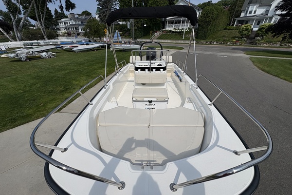 17ft Boston Whaler Yacht For Sale