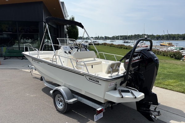 17ft Boston Whaler Yacht For Sale