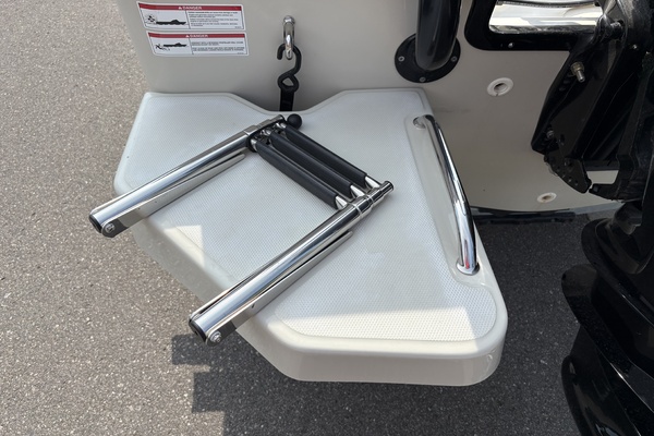 17ft Boston Whaler Yacht For Sale