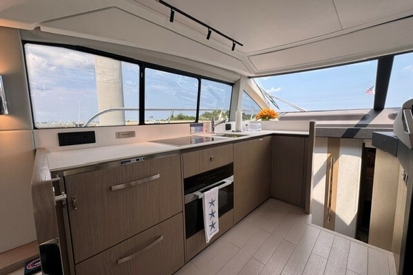 Lady Lau 50ft Azimut Yacht For Sale