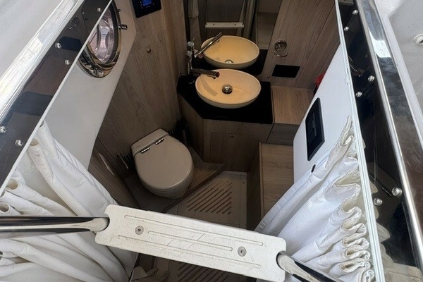 Lady Lau 50ft Azimut Yacht For Sale
