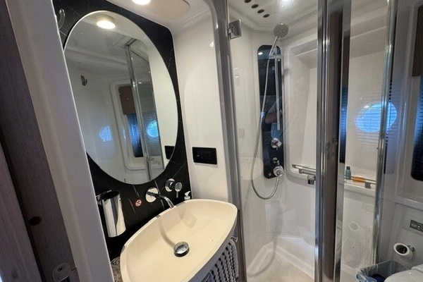 Lady Lau 50ft Azimut Yacht For Sale