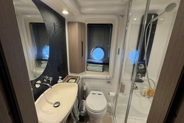 Lady Lau 50ft Azimut Yacht For Sale