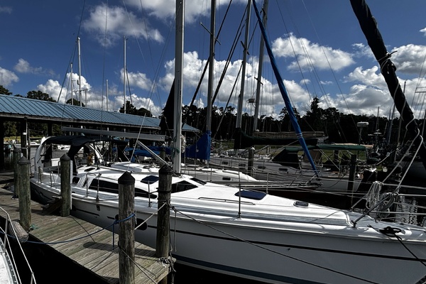 Abby Normal 41ft Hunter Yacht For Sale