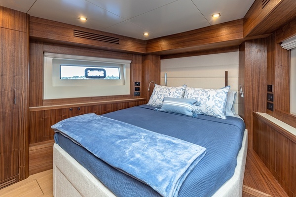 Sirena Flybridge Yacht For Sale