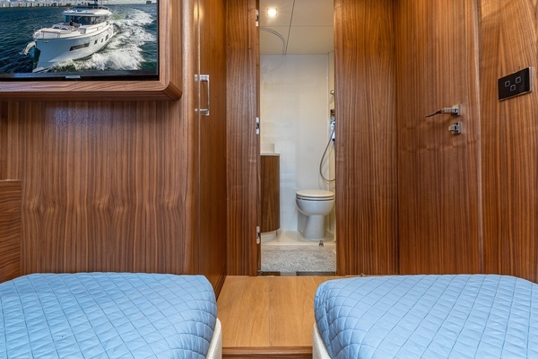 Sirena Flybridge Yacht For Sale
