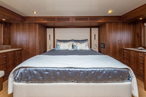 Sirena Flybridge Yacht For Sale