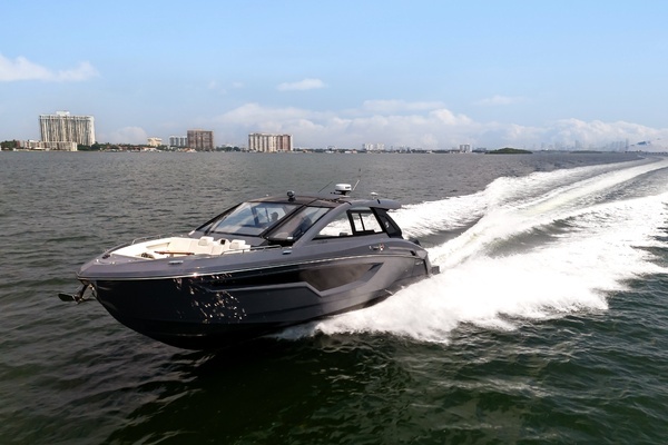 2023 Cruisers Yachts 42