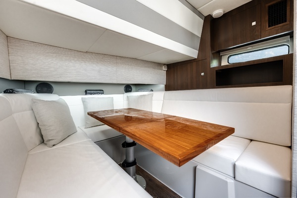 2023 Cruisers Yachts 42