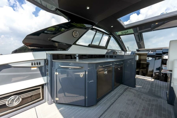2023 Cruisers Yachts 42