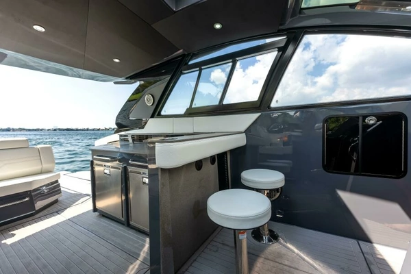 2023 Cruisers Yachts 42