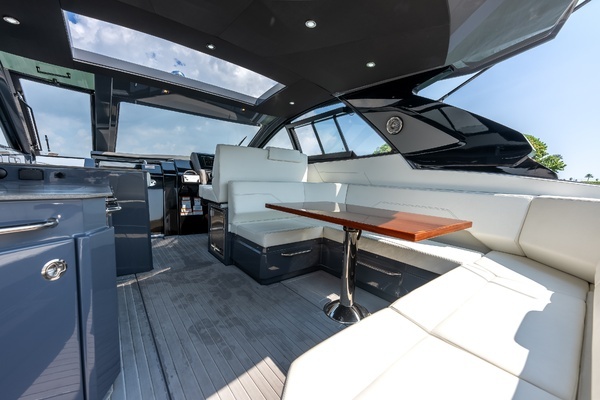 2023 Cruisers Yachts 42